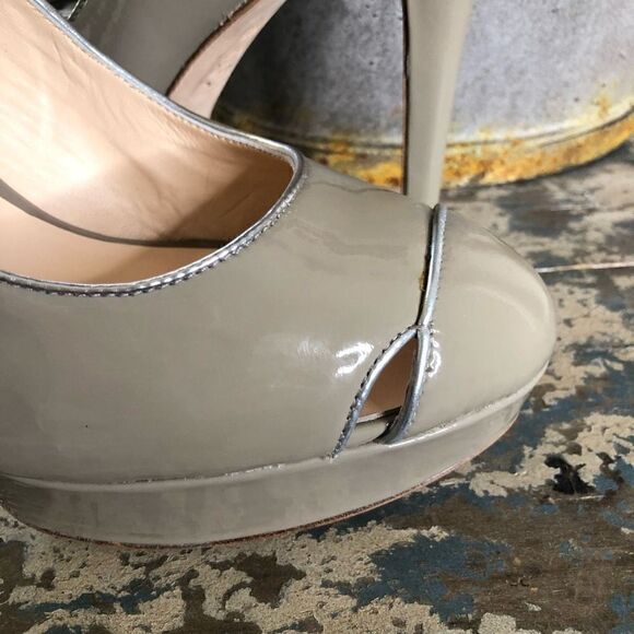 NEW Footcandy Crissy Platform Heels in Taupe Patent Leather NIB